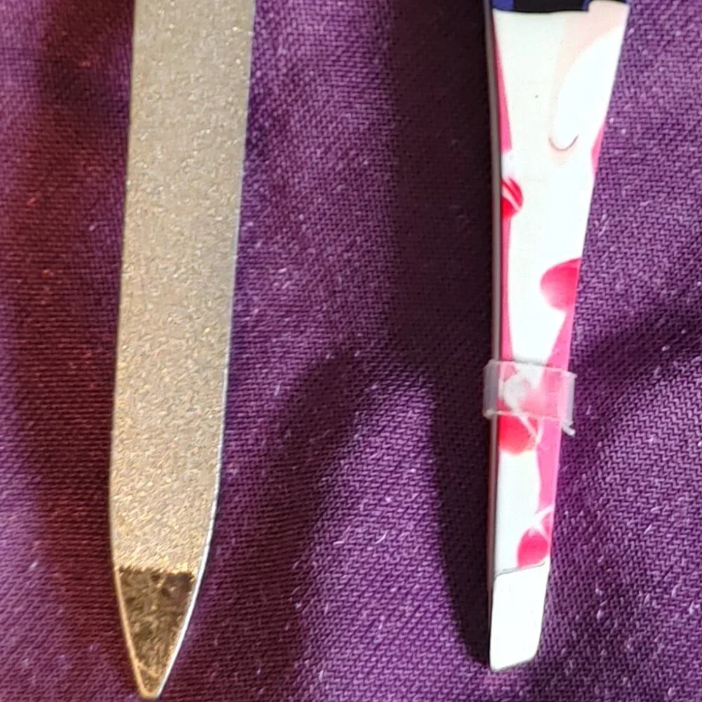 Nail File & Tweezer Set - Picture 3 of 4